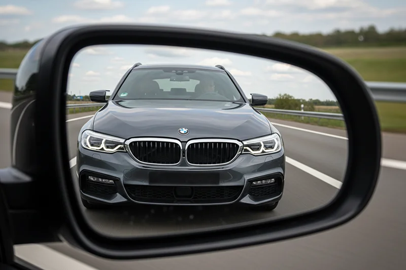 Abstandsmessung von Autobahnbrücke